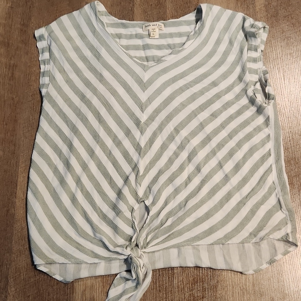 Faith and Joy Short Sleeve Womens Top Size L